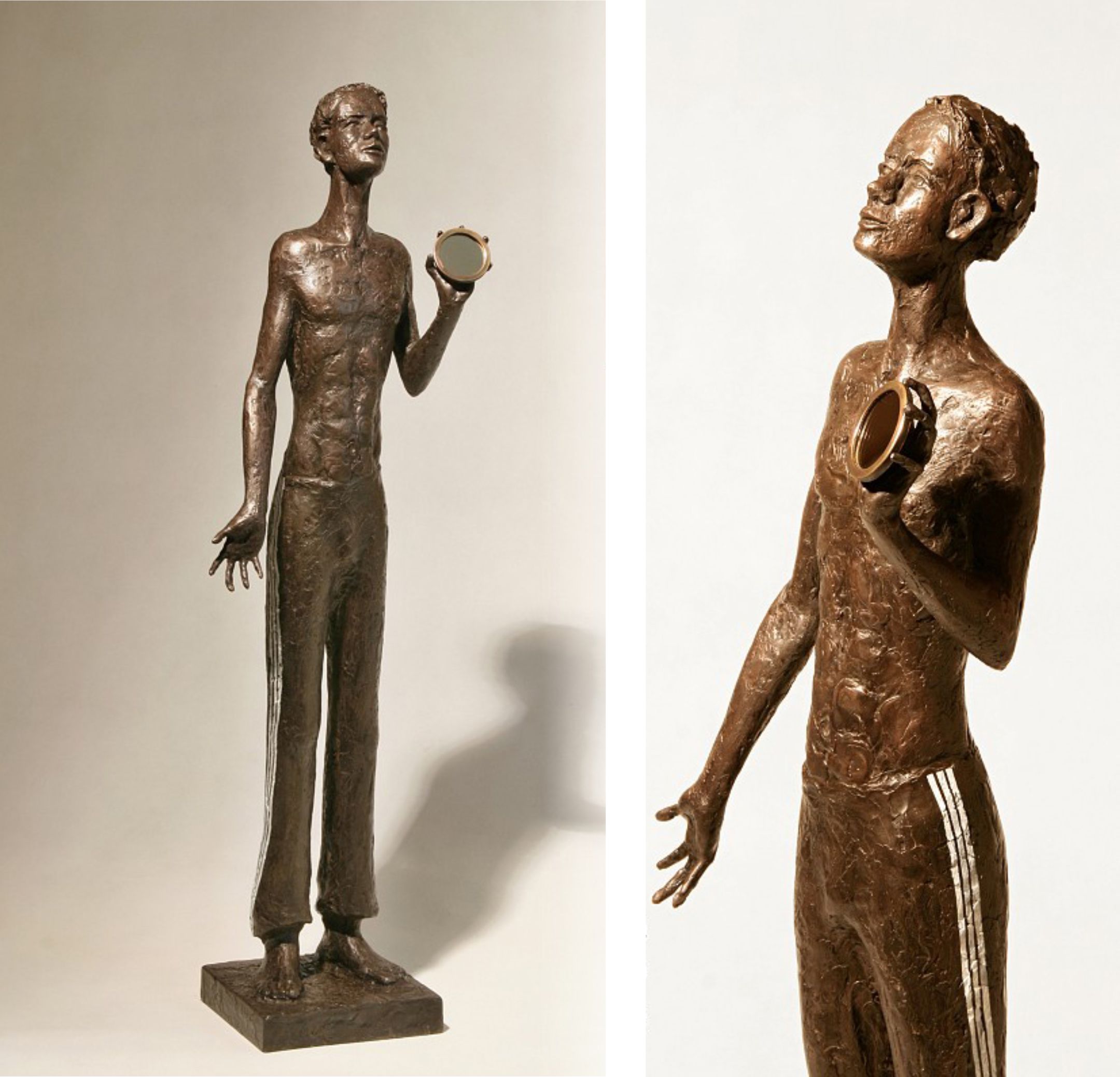 Chlapec se zrcádkem, 2018, bronz, výška 86 cm, 75 000,- Kč (bez DPH)