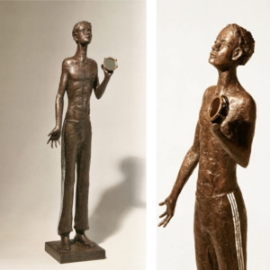 Chlapec se zrcádkem, 2018, bronz, výška 86 cm, 75 000,- Kč (bez DPH)